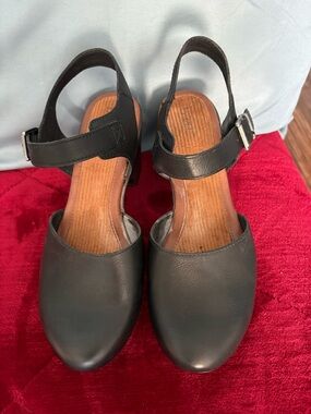 b.o.c. Black Leather Slingback Clogs